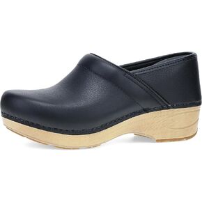 Dansko XP 2.0 Clogs – Lightweight Slip-Resistant Footwear for Comfort and Support–Ideal for Long Standing Professionals – Nursing, Healthcare Professionals Brown Waterproof Pull Up 4.5-5 M US in Kuwait