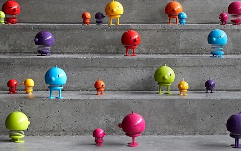 Hoptimist Classic Bimble، زينة ديكور المنزل - تصميم دنماركي، بلاستيك مع زنبرك معدني، صغير - يخلق حركة مبهجة - (برتقالي) in Kuwait