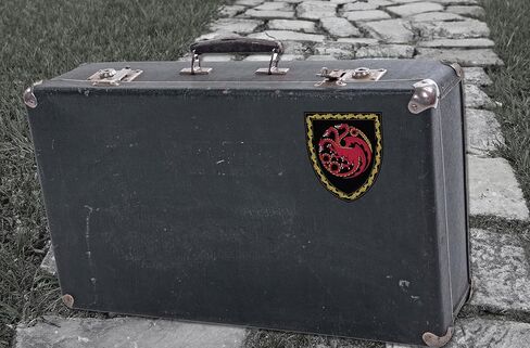 ملصق كهربائي مرخص رسميًا من House of The Dragon House Targaryen Shield - 4.0 بوصة × 3.4 بوصة | ممتاز لجميع الأحوال الجوية للسيارة، وزجاجة المياه، والكمبيوتر المحمول، والمبرد، وصندوق الأدوات، والهاتف | صنع في الولايات المتحدة الأمريكية in Saudi Arabia
