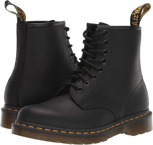الدكتور مارتنز للجنسين 1460 Greasy Leather 8 Eye Boot ، Black ، 7 نساء/6 رجال in Kuwait