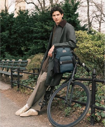 حقيبة الظهر التنقل للرجال Tumi ، أسود/أونيكس ، مقاس واحد in Kuwait