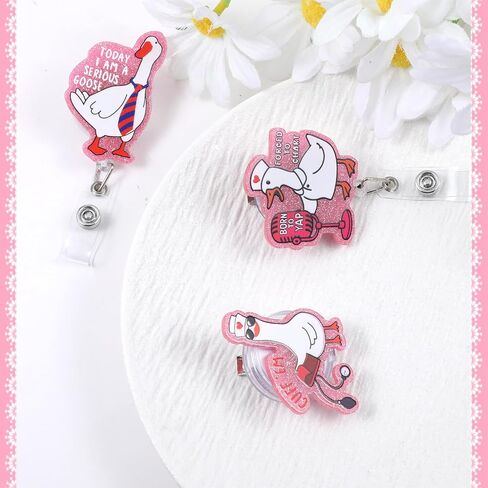 3 قطع مضحكة أوزة ممرضة شارة بكرة الكفة 'Em حامل شارة مع مشبك قابل للسحب مشبك التمساح لطيف وردي سخيف أوزة أكريليك سباركلي هدية ل RN LPN CNA MA الممرضات الأطباء العاملين الاجتماعيين in Kuwait