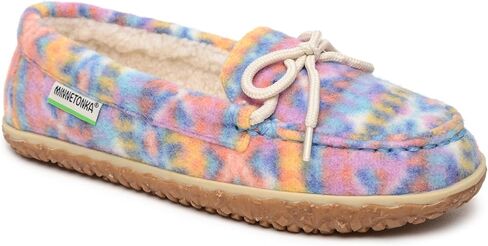 Minnetonka Women's Ecowise Oak Loafer in Kuwait