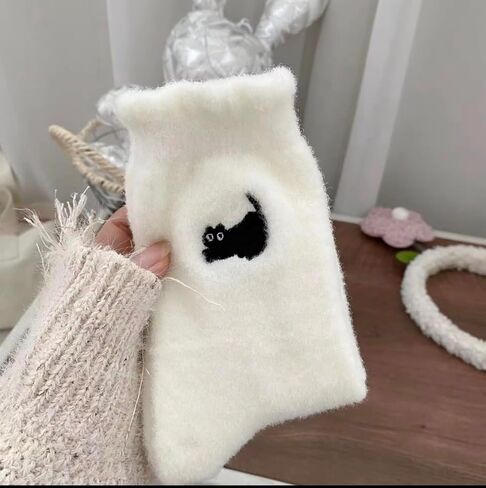 جوارب Fuzzy Cat للنساء - جوارب قطيفة ناعمة، جوارب دافئة منفوشة مع قطة مطرزة لطيفة، مقاس واحد 6-10.5، عبوة من 3 قطع (أبيض، وردي، أسود) in Saudi Arabia