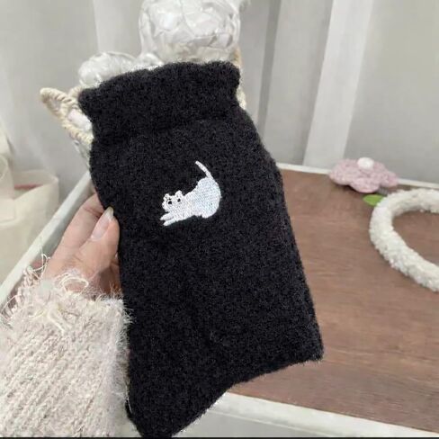 جوارب Fuzzy Cat للنساء - جوارب قطيفة ناعمة، جوارب دافئة منفوشة مع قطة مطرزة لطيفة، مقاس واحد 6-10.5، عبوة من 3 قطع (أبيض، وردي، أسود) in Saudi Arabia