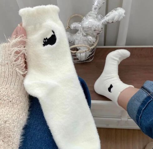 جوارب Fuzzy Cat للنساء - جوارب قطيفة ناعمة، جوارب دافئة منفوشة مع قطة مطرزة لطيفة، مقاس واحد 6-10.5، عبوة من 3 قطع (أبيض، وردي، أسود) in Saudi Arabia