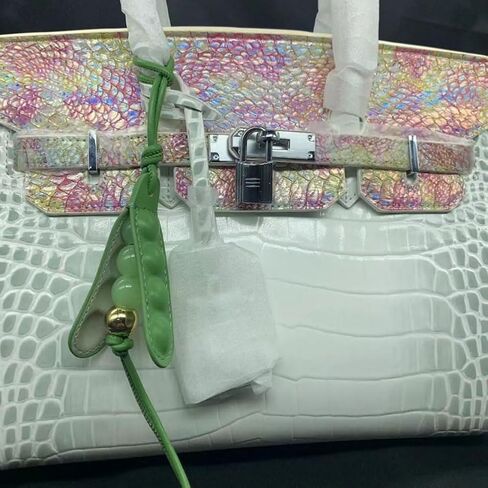 Leather Pea Pod Keychain Bag Ornament, Cute Pea Pod Charm for Purse Handbags Bag Accessories Car Charms Luggage Accessory Handbag Pendant in Kuwait