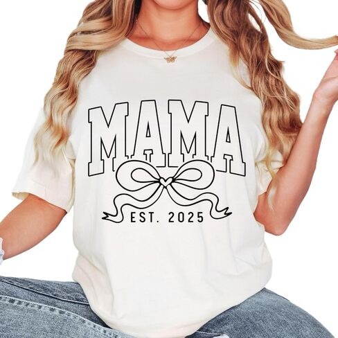 قميص Mama Est 2025، سويت شيرت لطيف Mama 2025، هدية عيد الأم المخصصة، أفضل هدية للأم الحامل، هدية لطيفة للأم، هدية عيد الأم، قميص الأم in Saudi Arabia
