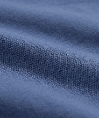 تي شيرت Vineyard Vines للرجال بأكمام طويلة للجيب بمناسبة عيد القديس باتي in Kuwait