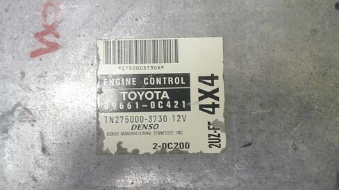 وحدة التحكم في المحرك ECM 4WD تناسب 02 متوافقة مع تويوتا سيكويا 89661-0C421 896610C421 in Saudi Arabia
