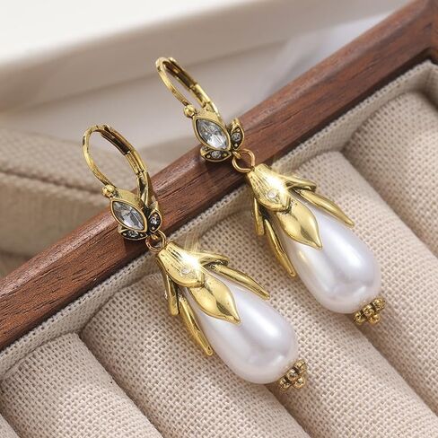 1 Pair of Women's Retro Flower Imitation Pearl Lily Pendant Earrings Inlaid with Synthetic Zirconia, Used As Daily Party Gifts in Saudi Arabia