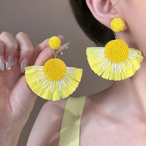 Boho Raffia Floral Fan-Shaped Dangle Earrings, Beaded Textured Statement Earrings with Fringe Detail, Lightweight Drop Earrings for Parties, Vacations and Everyday Outfits in Saudi Arabia
