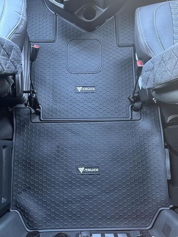 All-Weather 4-Piece Rubber Floor Liner Set Compatible with Freightliner Cascadia 126 (2017–Present) – Heavy-Duty Waterproof Semi Truck Mats – Durable, Easy to Clean, Non-Slip Interior Protection in Kuwait