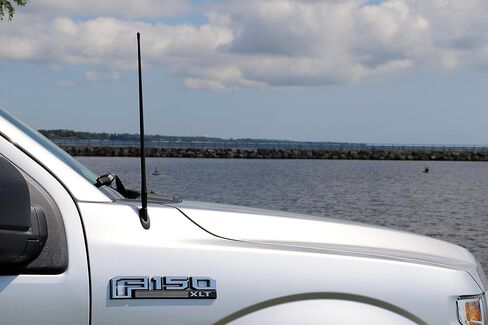 AntennaMastsRus - 17 Inch All-Terrain Flexible Rubber Antenna is Compatible with Chevrolet Silverado 1500 (2006-2026) - Spring Steel Internal Core in Saudi Arabia