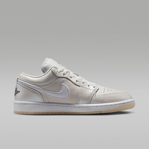 حذاء Air Jordan 1 Low SE LNY للنساء (HF4080-001، فانتوم/أبيض/أسود/رمادي لكرة القدم) مقاس 9 in Saudi Arabia