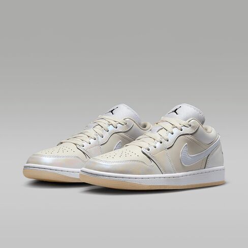 حذاء Air Jordan 1 Low SE LNY للنساء (HF4080-001، فانتوم/أبيض/أسود/رمادي لكرة القدم) مقاس 9 in Saudi Arabia