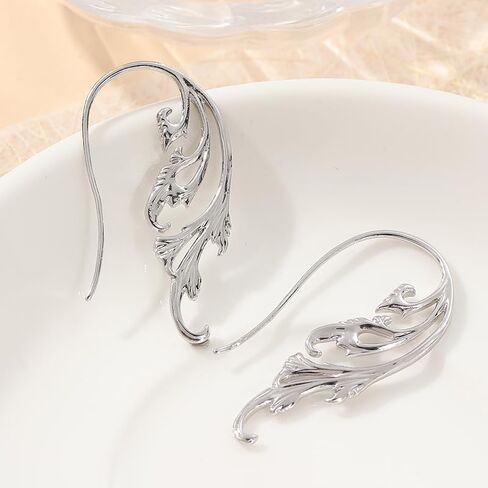 Bohemian Style Copper Material Craftsmen Make Hollow Leaf Earrings, Retro Women's Hanging Earrings, Simple Earrings Suitable for Daily Travel Wear in Saudi Arabia