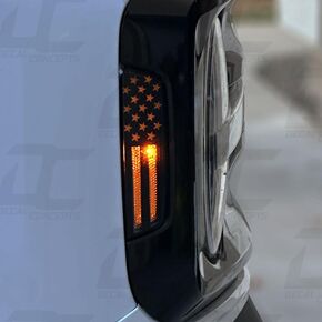 مجموعة ملصقات مميزة للعلامة الأمامية للعلم الأمريكي من شركة ديكال كونسيبتس - تناسب برونكو 2021-2025 in Kuwait