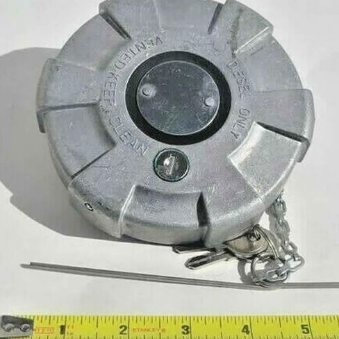 MP MASS PARTS غطاء الوقود للشاحنات الثقيلة والجرار من الألومنيوم 4 بوصة NPSM قفل بفتحات تهوية وسلسلة أنثى 8 خيوط لكل بوصة in Kuwait