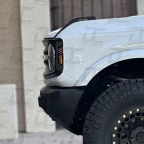 مجموعة ملصقات مميزة للعلامة الأمامية للعلم الأمريكي من شركة ديكال كونسيبتس - تناسب برونكو 2021-2025 in Kuwait