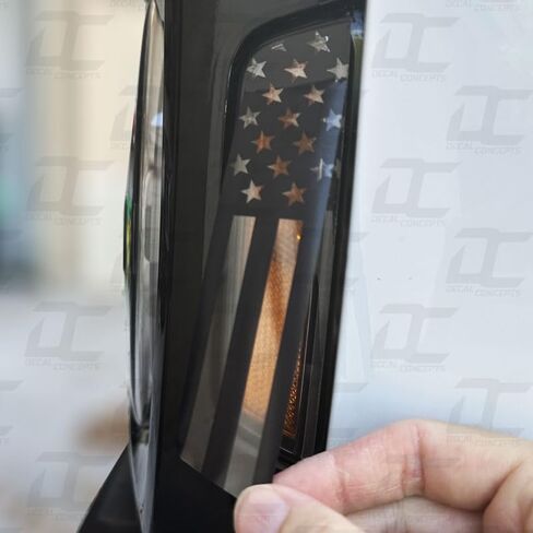 مجموعة ملصقات مميزة للعلامة الأمامية للعلم الأمريكي من شركة ديكال كونسيبتس - تناسب برونكو 2021-2025 in Kuwait