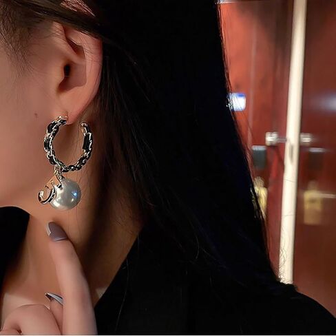 Vintage Number 5 Pearl Hoop Earrings Elegant Pearl Hoop Earrings for Women, Trendy Black Chain Gold Plated Number 5 Dangle Earrings in Saudi Arabia