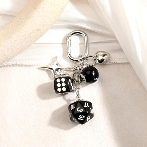 سلسلة مفاتيح النرد محظوظة مع سحر النجمة وسحر القلب هدايا الحظ السعيد للنساء في أعياد الميلاد وعيد الميلاد والتخرج in Kuwait