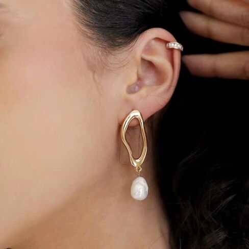 أقراط اللؤلؤ إيتيكا. أقراط متدلية ذهبية. لؤلؤ المياه العذبة مطلي بالذهب عيار 18 قيراط. هدايا عيد ميلاد للنساء in Kuwait