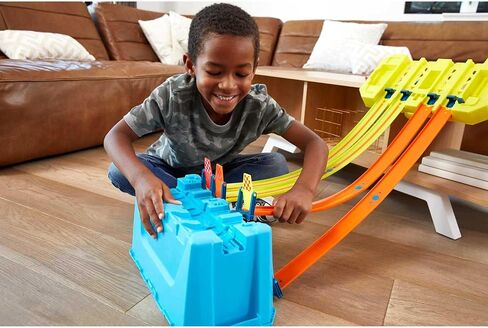 مجموعة مسار سيارة Hot Wheels ، مسار Builder Multi Loop Box Playset & 1:64 Scale Car ، 10 أقدام من المكونات والموصلات لإنشاء عمليات التصميم والتخزين in Saudi Arabia
