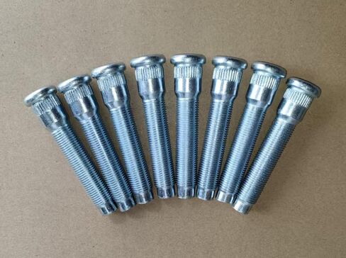 8pcs 9/16-18 Rear Serrated Wheel Lug Stud Bolts 610-303 3.28 in. UHL Replacement for 1985-2004 Ford F-250, 1985-1997 F-350, 87-04 E-350 Econoline, 00-04 E-450 in Saudi Arabia
