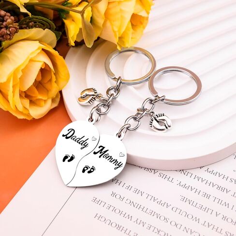 هدايا الآباء الجدد للأزواج، سلسلة مفاتيح للأب والأم تكشف عن الجنس، هدية للآباء الجدد، إعلان عن الحمل، هدايا استحمام الطفل للأب والأم، أفكار هدايا جديدة للأم والأب in Kuwait