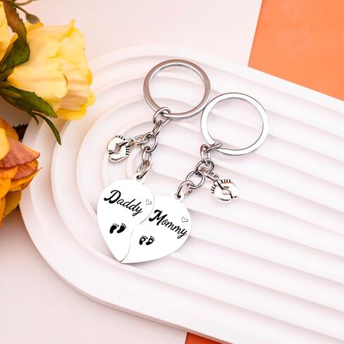 هدايا الآباء الجدد للأزواج، سلسلة مفاتيح للأب والأم تكشف عن الجنس، هدية للآباء الجدد، إعلان عن الحمل، هدايا استحمام الطفل للأب والأم، أفكار هدايا جديدة للأم والأب in Kuwait