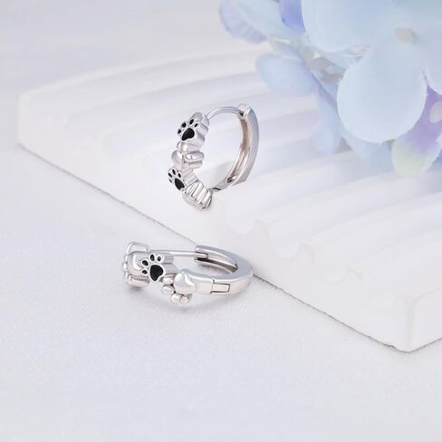 أقراط مطبوعة بمخالب للنساء، أقراط على شكل جرو أسود على شكل كلب أو قطة، أقراط دائرية لطيفة على شكل حيوانات حلوة، قطارة صغيرة، أقراط هوجي لعيد الميلاد، ثقب المجوهرات، هدايا in Kuwait