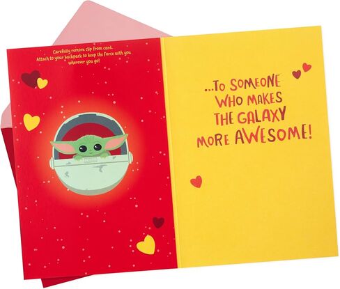 Hallmark Star Wars Valentines Day Card للطفل مع مقطع حقيبة ظهر قابلة للإزالة (Baby Yoda) ، مايو 4th in Saudi Arabia