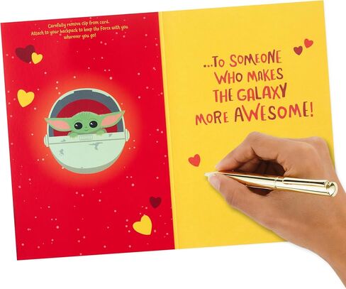 Hallmark Star Wars Valentines Day Card للطفل مع مقطع حقيبة ظهر قابلة للإزالة (Baby Yoda) ، مايو 4th in Saudi Arabia