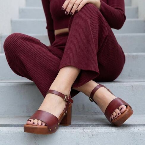 CUSHIONAIRE Women's Sloan Faux Wood Sandal +Memory Foam & LiteSole Technology -Wide Widths Available, Whisky 11 W in Kuwait