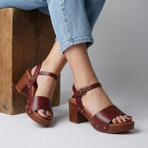 CUSHIONAIRE Women's Sloan Faux Wood Sandal +Memory Foam & LiteSole Technology -Wide Widths Available, Whisky 11 W in Kuwait