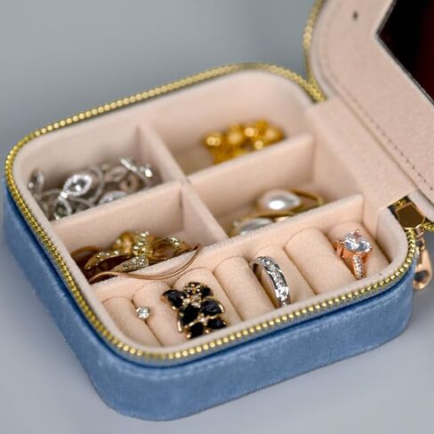 Zoya Jewelry Design Small Travel Jewelry Box Case ، منظم للرجال والنساء ، الصناديق مع الحلقة ، قرط ، تخزين القلادة ، هدية لصندوق المجوهرات المخملية لها ، مثالية للمجوهرات (الوردي) in Kuwait