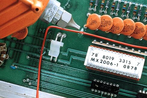 لاصقة تذوب بالحرارة 3M 3731 Q، أسمر ضارب للصفرة، 5/8 بوصة × 8 بوصة، 11 رطل/علبة in Kuwait