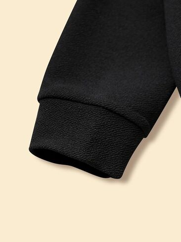 بدلة رياضية غير رسمية للفتيات مكونة من 3 قطع بغطاء للرأس وأكمام قصيرة ورسوم على شكل قلب وسروال رياضي أطقم سراويل رياضية لعمر 8-14 سنة in Kuwait