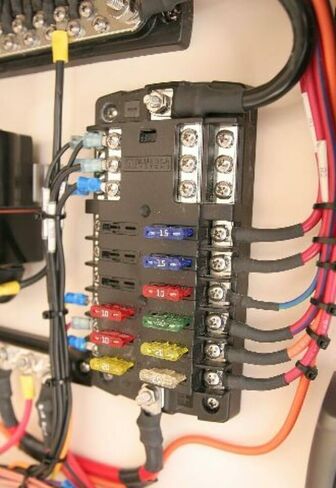 AMRB-5026 Blue Sea ST Blade Fuse Block مع ناقل سلبي - 12 دائرة in Saudi Arabia