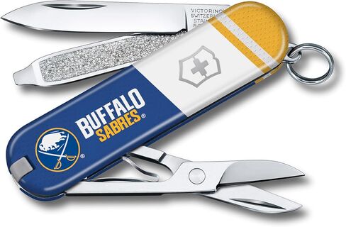 سكين الجيش السويسري Victorinox Classic SD - سكين جيب سويسري مدمج 7 وظائف مع شفرة صغيرة ومفك براغي وحلقة مفاتيح - Buffalo Sabers in Kuwait