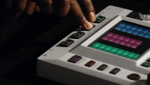 Korg KAOSS Pad V Dynamic Effect Sampler with Dual-Touch XY Pad, Voice FX, Looping & USB Audio Interface in Saudi Arabia