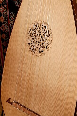 Roosebeck 7-Course Travel Lute in Kuwait