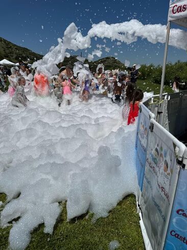 محلول رغوي احترافي؛ يُصنع 420 جالونًا من محلول الحفلات الرغوية in Kuwait