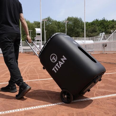 آلة كرات التنس Titan ONE بسعة 130 كرة وتذبذب داخلي | جهاز تحكم عن بعد عبر تطبيق مجاني، سرعة 80 ميلاً في الساعة، محمول بمقبض عربة وعجلات in Kuwait