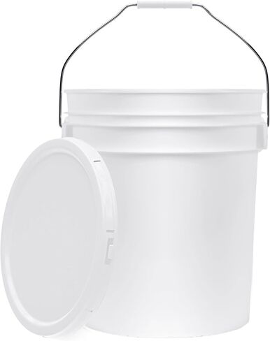 حاوية دلو بيضاء سعة 5 جالون مع غطاء | درجة الغذاء | شديدة التحمل 90MIL متينة للغاية | مقابض معدنية مع قبضة بلاستيكية لسهولة الحمل | متعدد الاستخدام | من السهل المكدس والتخزين | خالية من مادة BPA - عبوة واحدة in Kuwait
