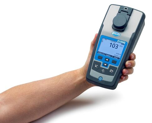 مجموعة أدوات قياس التعكر المحمولة Hach 2100Q (EPA) مع USB ووحدة الطاقة، ومقياس التعكر لقياس التعكر وتحليل المياه، واختبار جودة المياه مع حقيبة حمل للحقول والنباتات، 2100Q01USB in Saudi Arabia