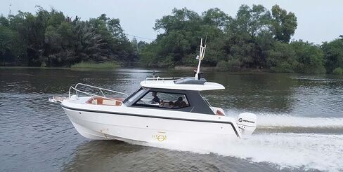 Old Modern Handicrafts Speedboat 25 in Kuwait