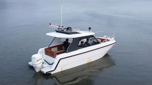 Old Modern Handicrafts Speedboat 25 in Kuwait